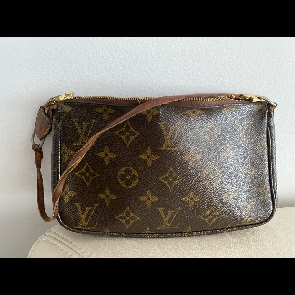 Louis Vuitton Pochette Accessories Monogram(Vintage) broken zipper/damaged strap